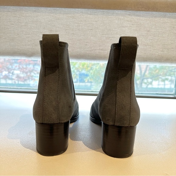 RAG & BONE CHELSEA WALKER GRAY SUEDE BOOTIE • size 36 - Picture 4 of 6